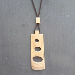 Gioielli in materiali naturali